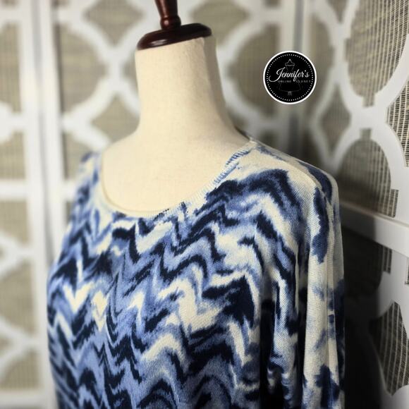 Chico's Blue & White Ombre Flame Stitch Short Dolman Sleeve Sweater Size 0=S/4 - Picture 2 of 10